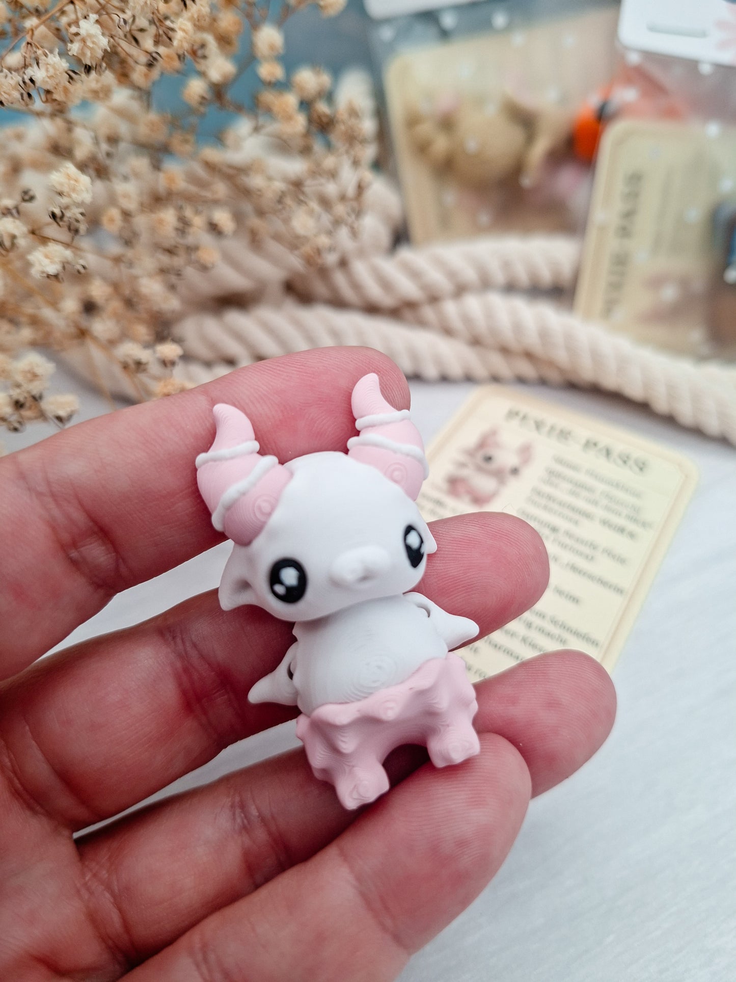 Jiggles & Flaumklaue Pixie Set – 3D-Fantasyfiguren mit Pixie-Pass – Handgemachte Miniaturen aus PLA – Limited Sammlerbox